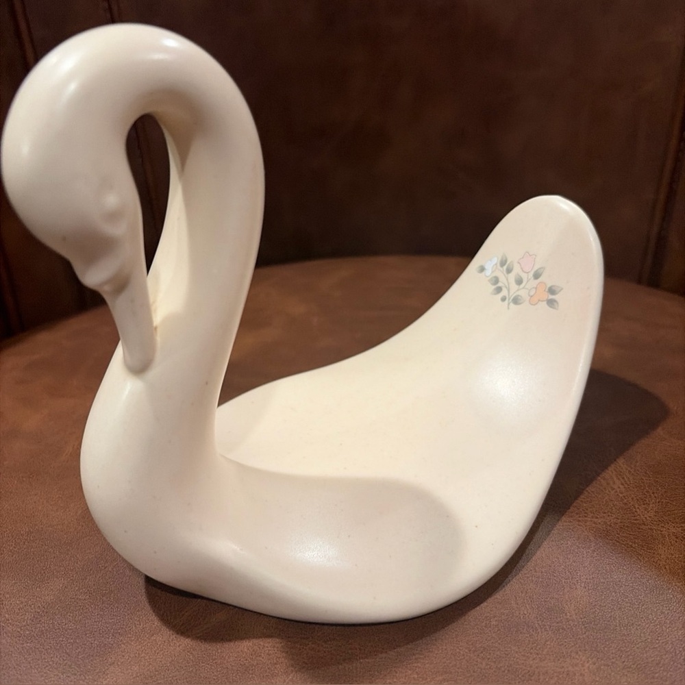 Pfaltzgraff for Ames USA floral vintage Swan Guest BathroomTowel Holder cottage